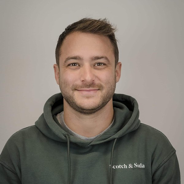Portrait of Dominic Koll, co-founder of qapture